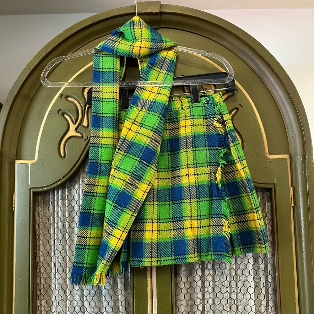 VINTAGE GIRLS TURTLE BAY PLAID SKIRT AND SCARF WOOL SET